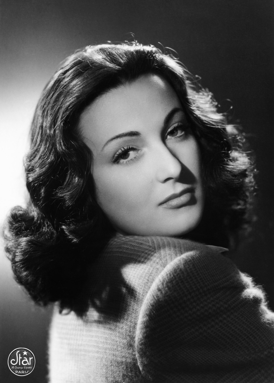 1942LiliaVettiClichesStarParisSerie6636Num004