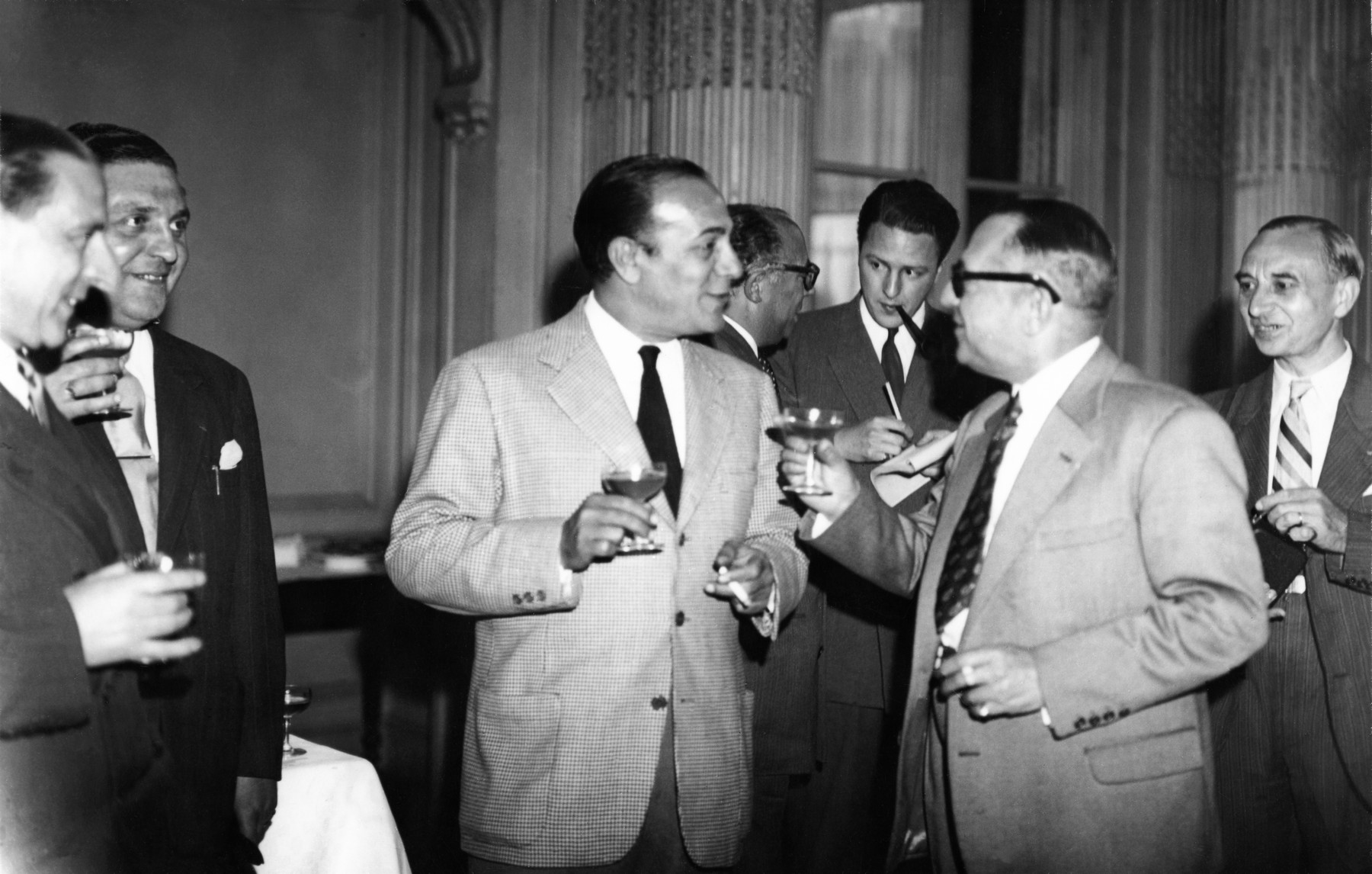 1950.06.15TinoRossiCasinoPalaceRoubaixAfterGalaInterviewNordFranceNum001