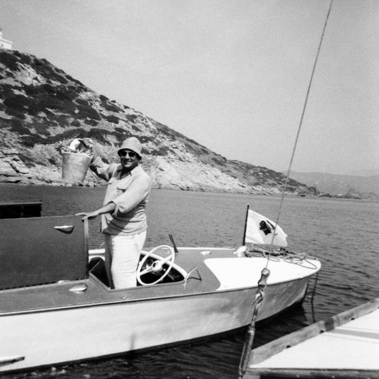 1956.08TinoRossiEtLiliaEnChrisCraftNum001