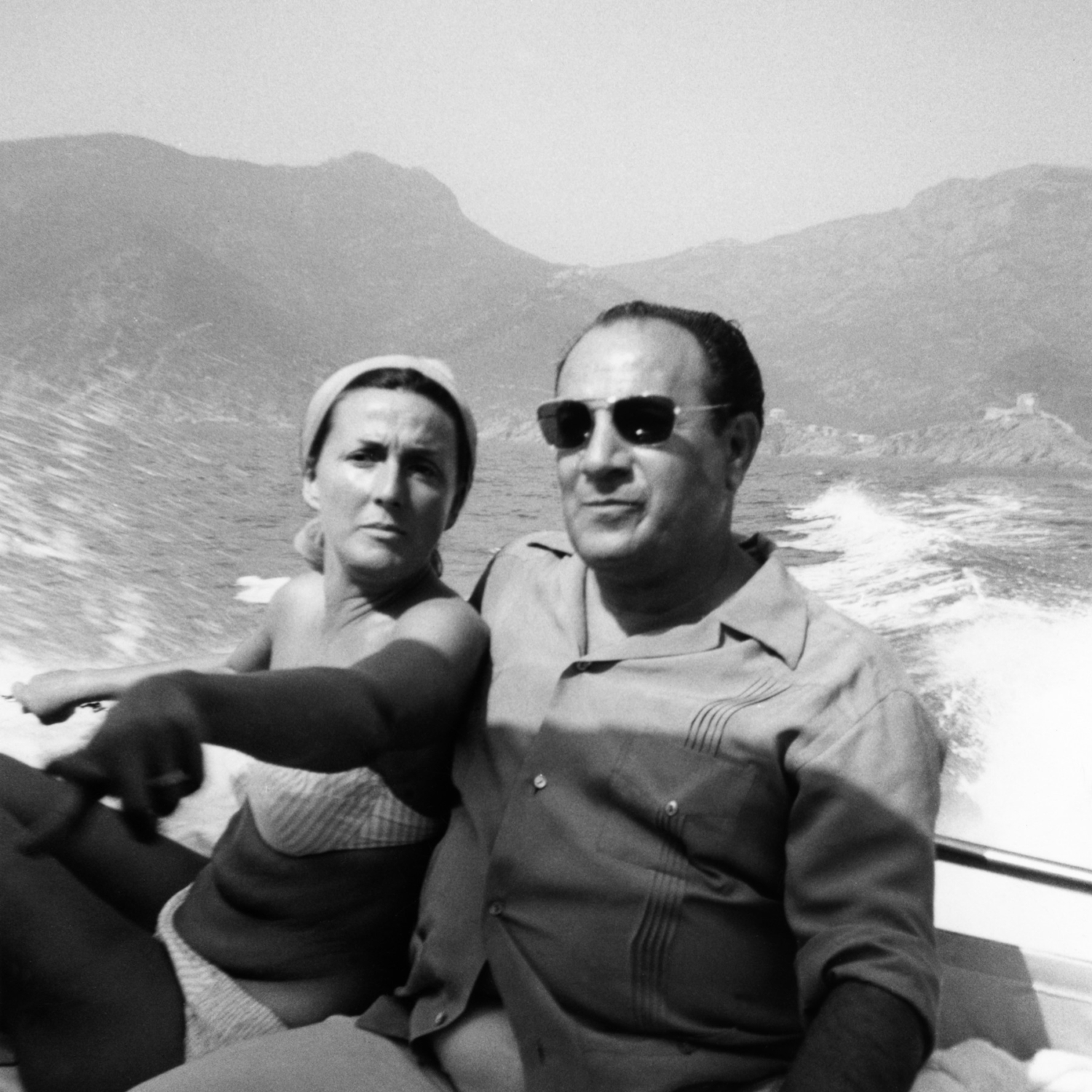 1956.08TinoRossiEtLiliaEnChrisCraftNum003