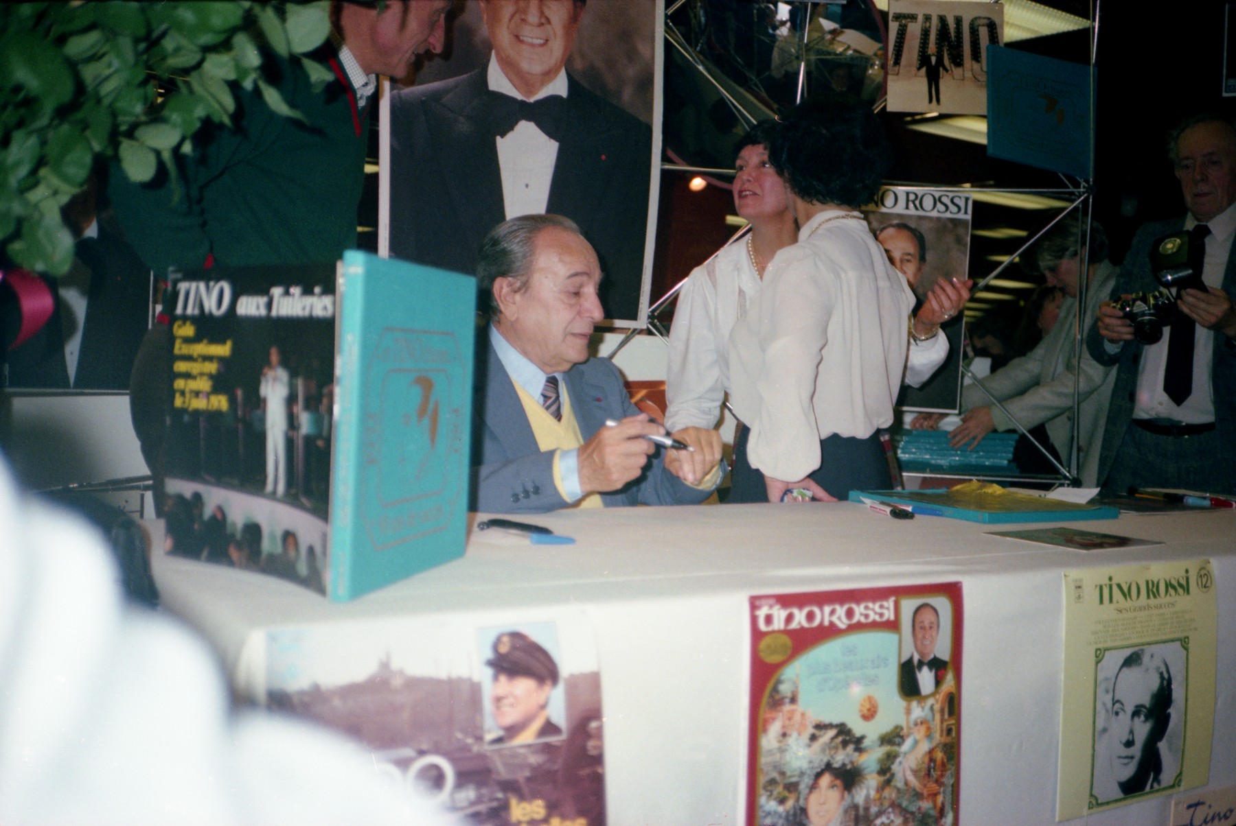 1981.10.31TinoRossiDedicaceBHVnegatifBazinetNum03