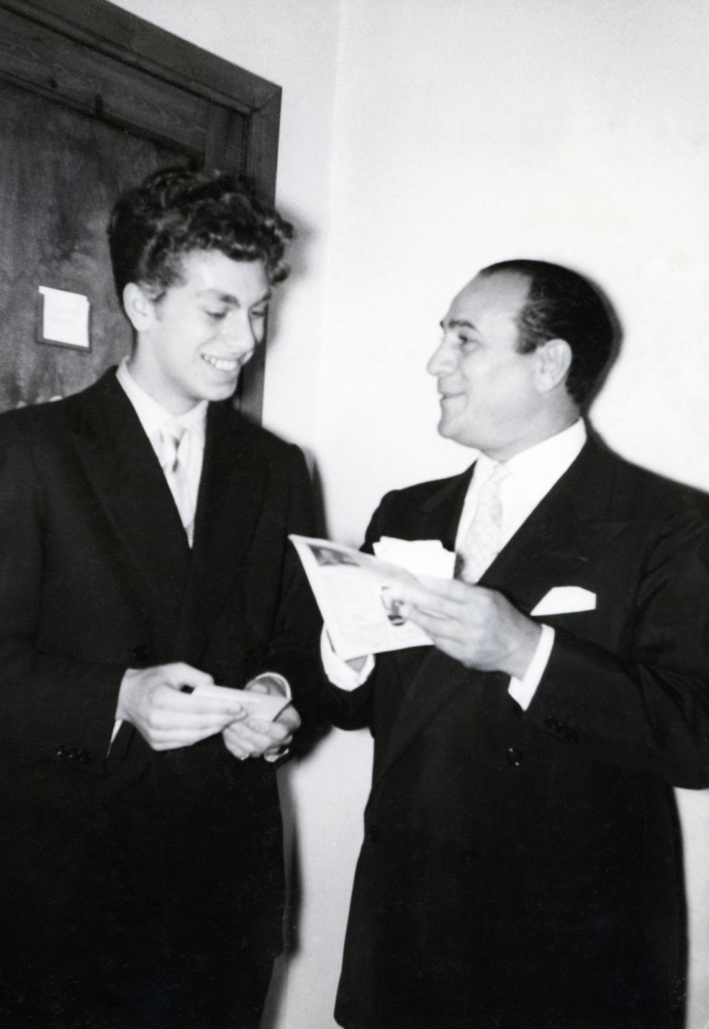 1955.10.20TinoRossiAncienneBelgiqueSeanceDeDedicaceNum01