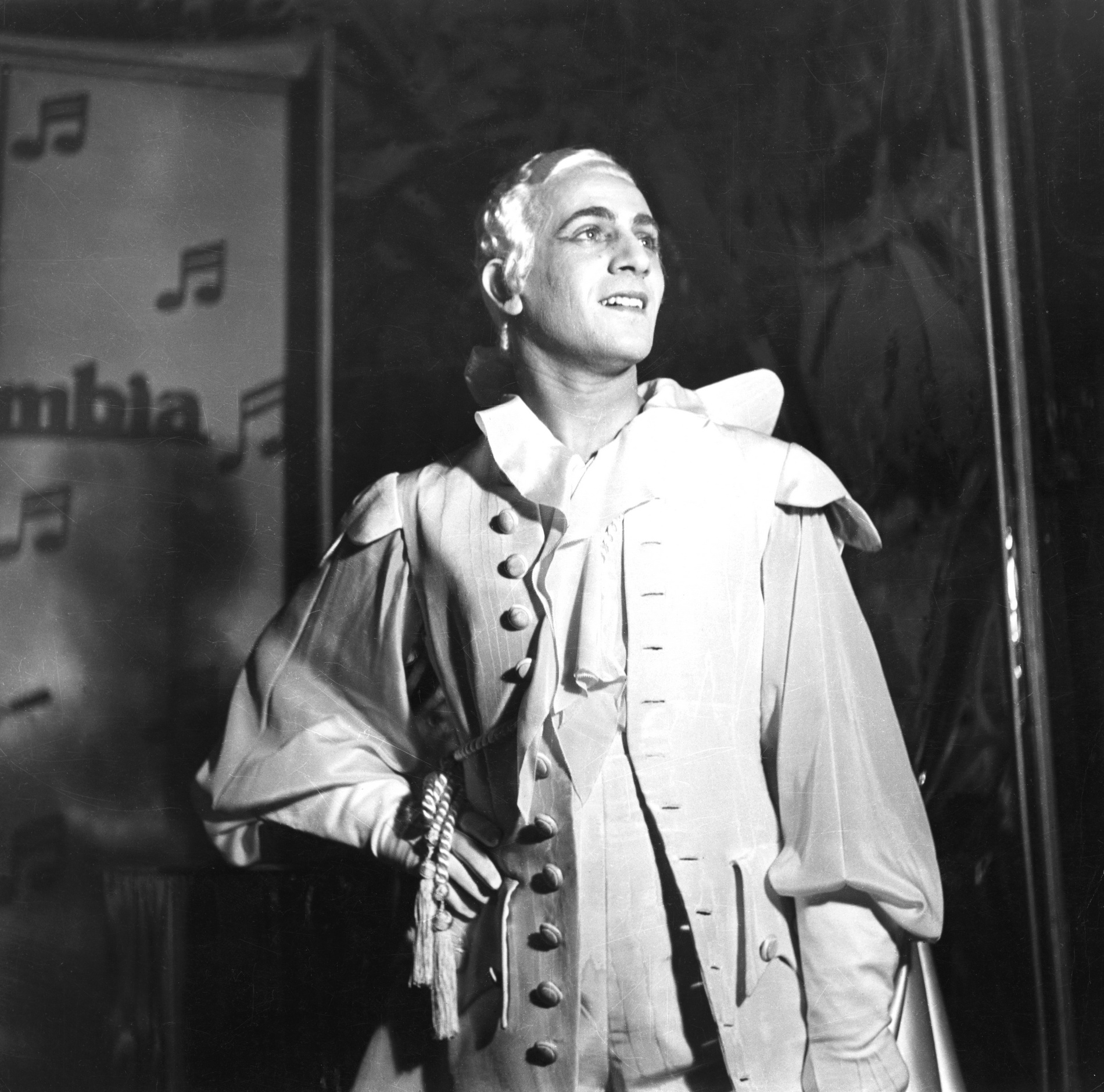 1936ToutParisChanteTinoRossi