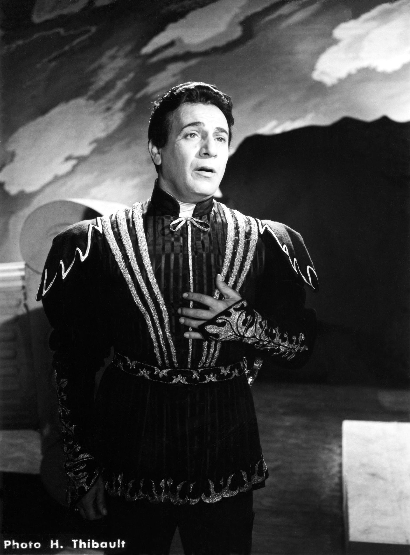 1947FilmLeChanteurInconnuNum005