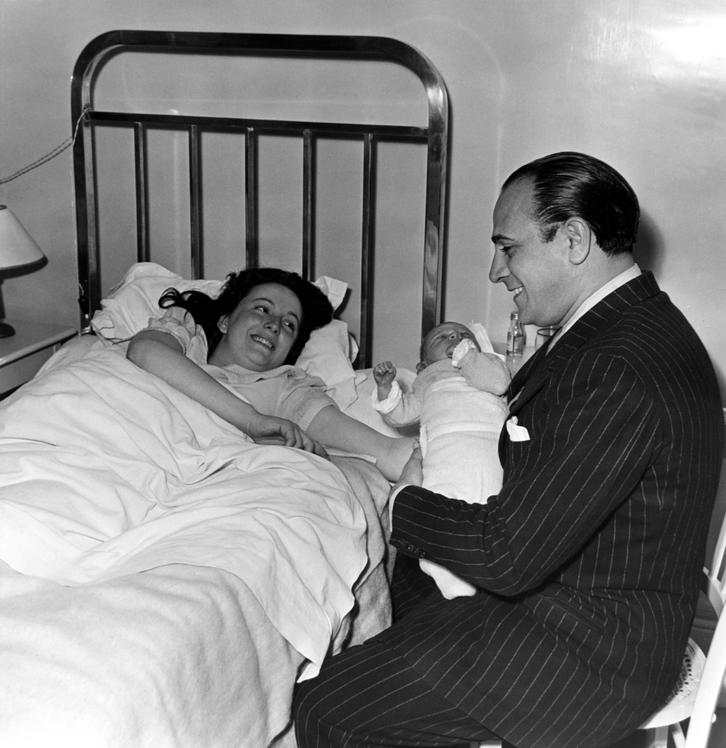 1948.05.23TinoRossiMaterniteLaurentNum001