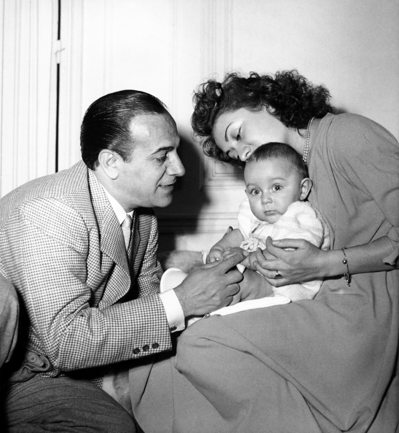 1949.01TinoRossiEtLaurent8MoisEtPierretteNum001