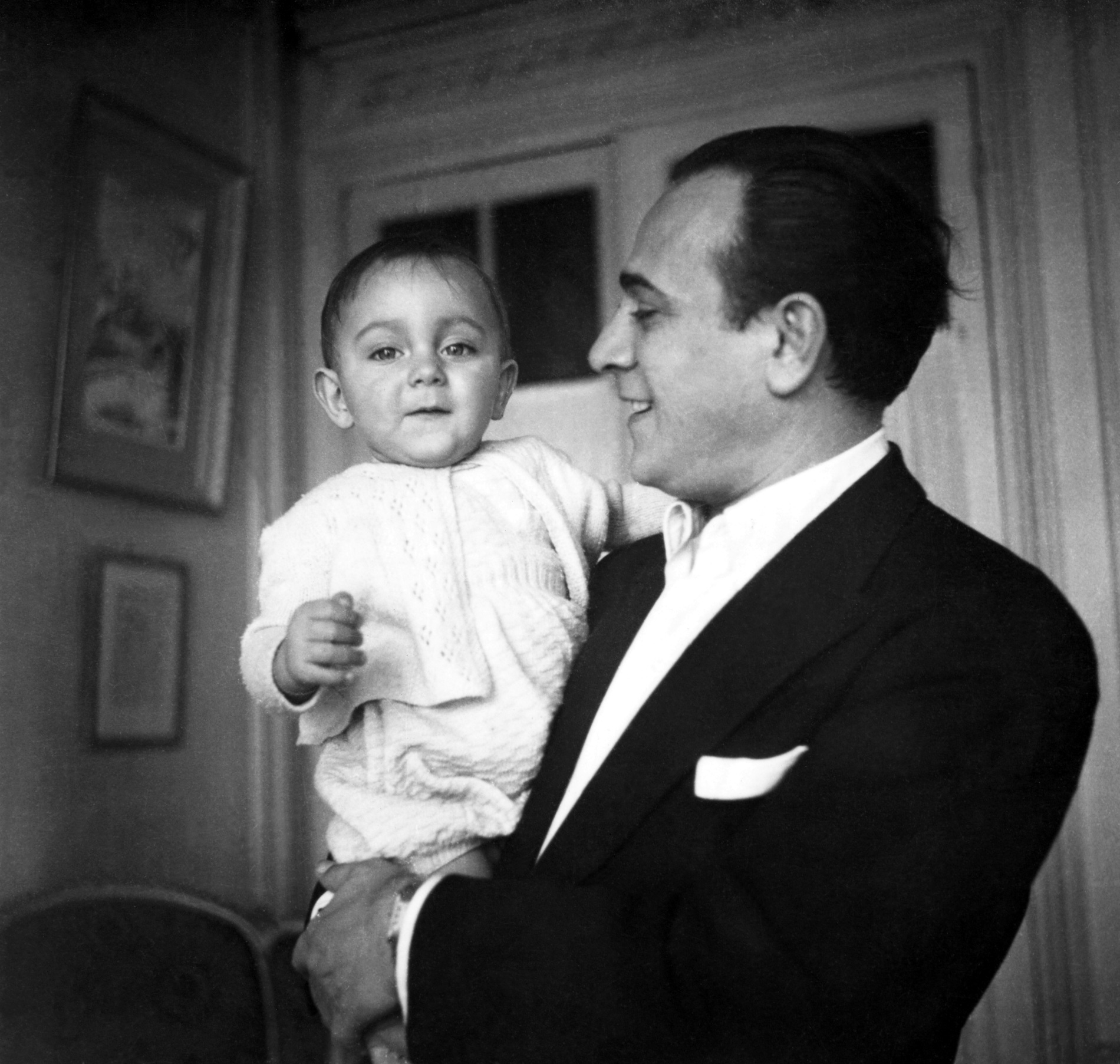 1949.11TinoRossiEtLaurent18MoisNum004
