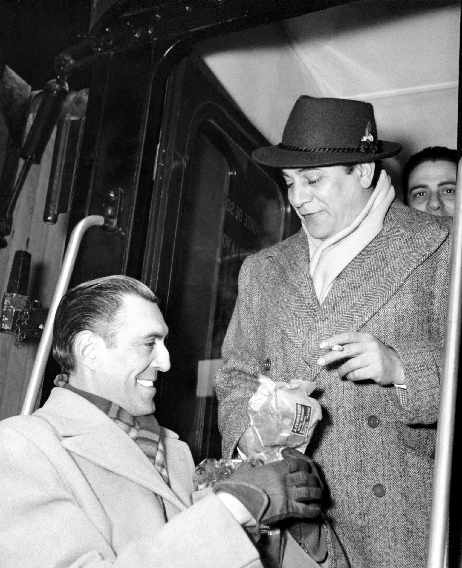 1950.01.20TinoRossiDepartPourLeCanadaNum004