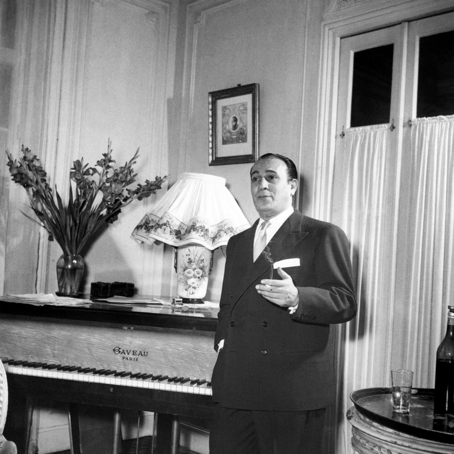 1950.01.aTinoRossiChezLuiRueDeBerriNum001