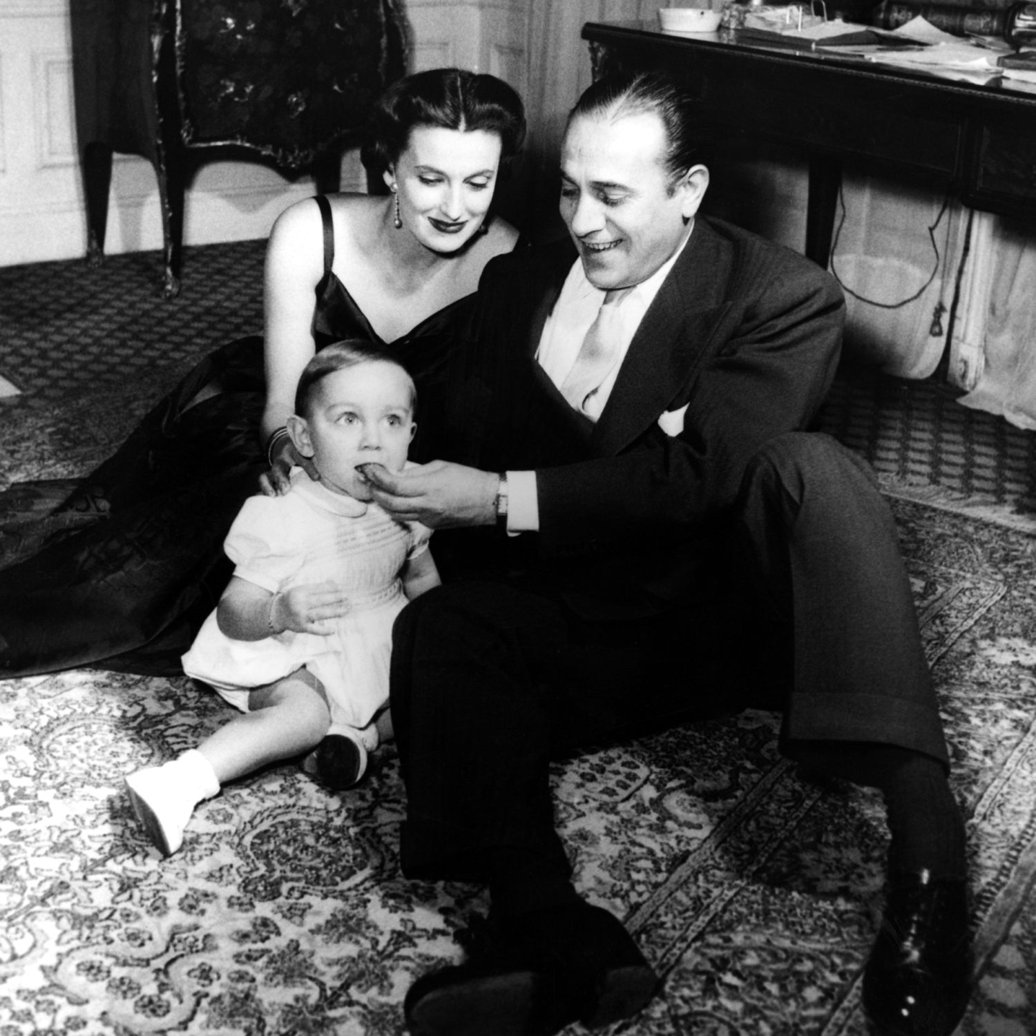 1950.01.fTinoRossiLiliaLaurentChezLuiRueDeBerriNum001