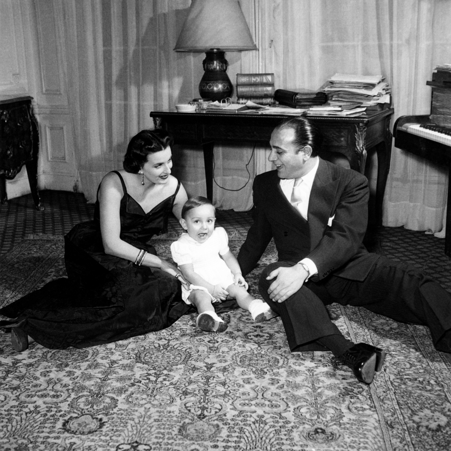 1950.01.gTinoRossiLiliaLaurentChezLuiRueDeBerriNum002
