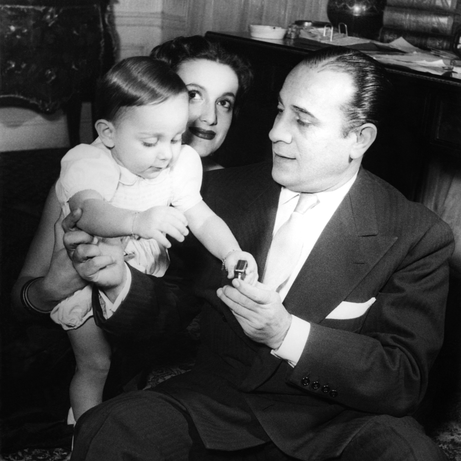 1950.01.hTinoRossiLiliaLaurentChezLuiRueDeBerriNum003