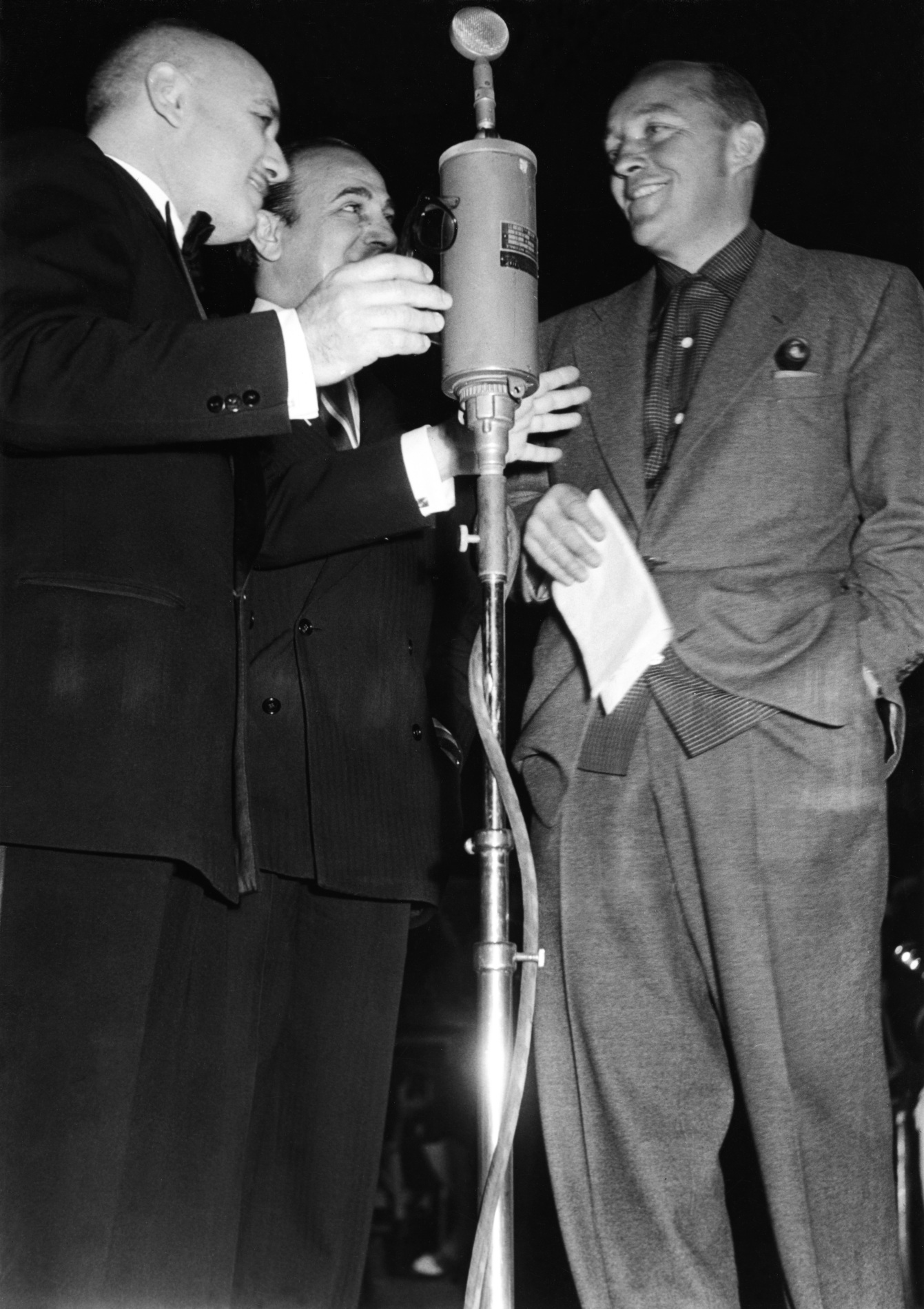 1950.05.12TinoRossiBingCrosbyJeanNohainRadioBonsoirLaSocieteNum001