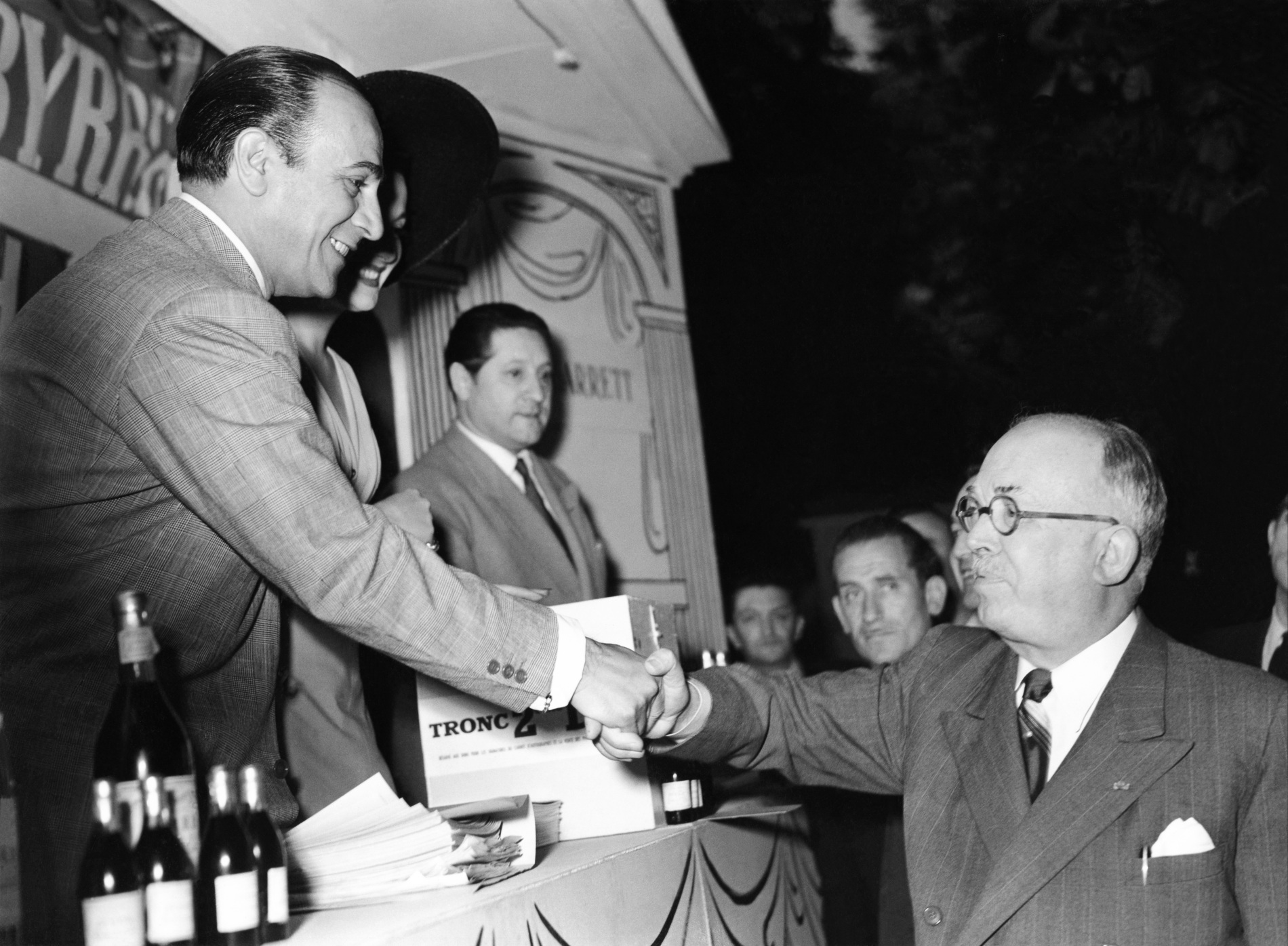 1950.06.10TinoRossiVincentAuriolKermesseAuxEtoilesN01