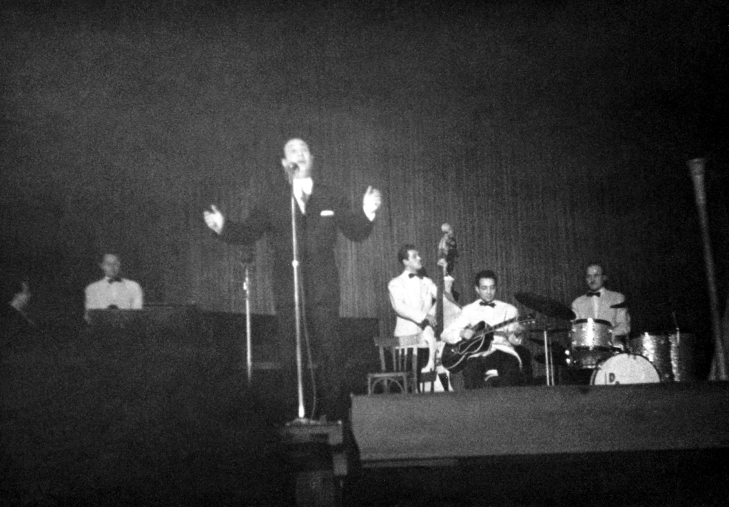 1952.02.06TinoRossiGalaLilleTheatreSebastopolNum002