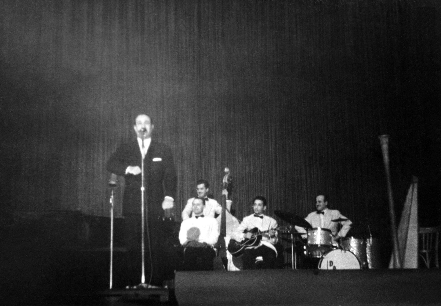1952.02.06TinoRossiGalaLilleTheatreSebastopolNum004