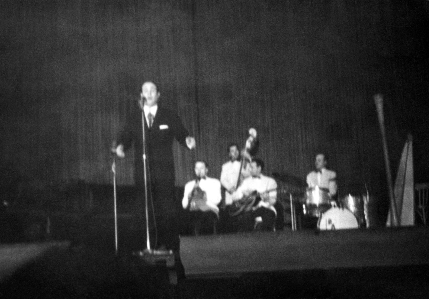 1952.02.06TinoRossiGalaLilleTheatreSebastopolNum005