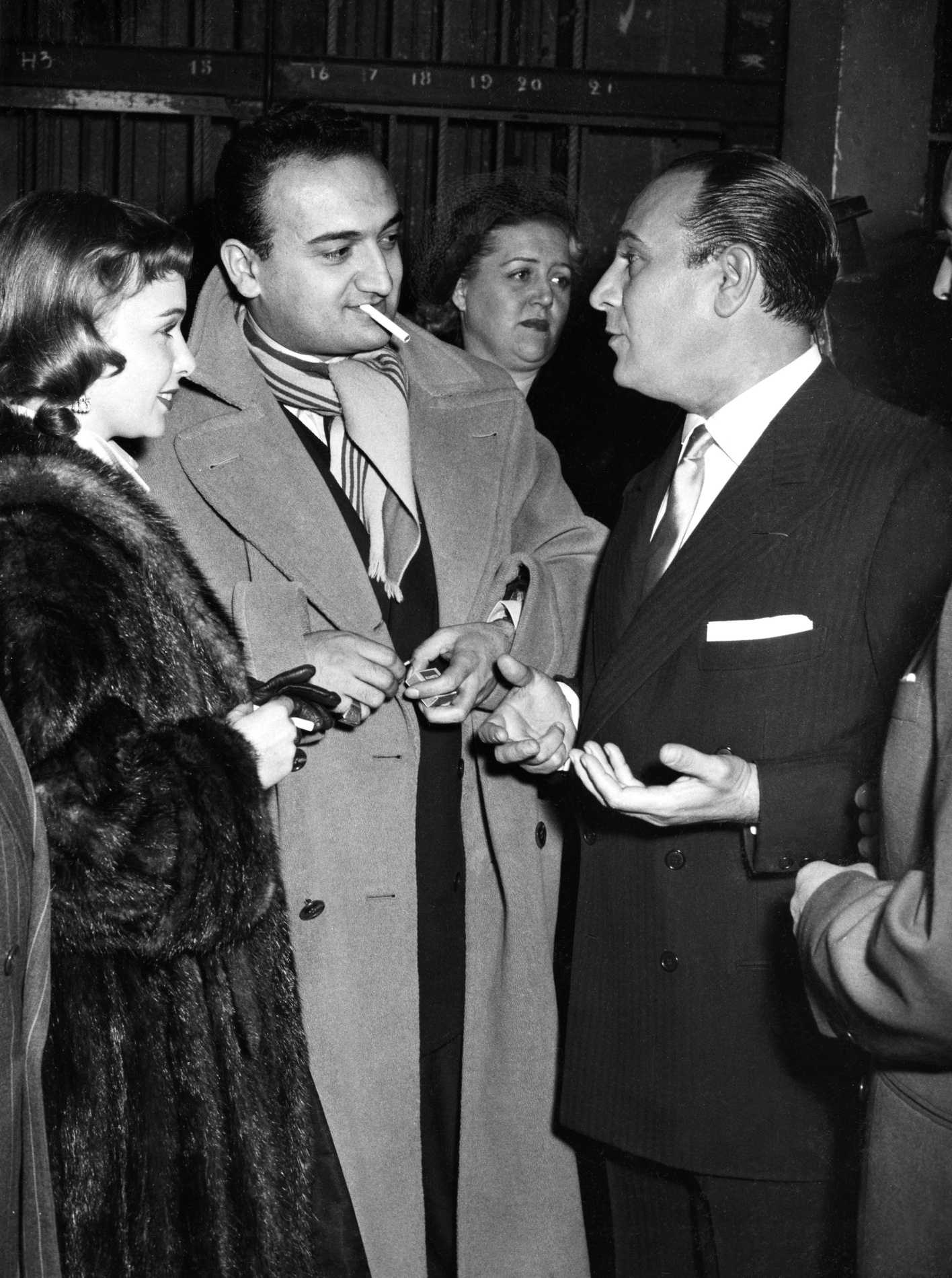 1953.02.08TinoAlhambraPot01