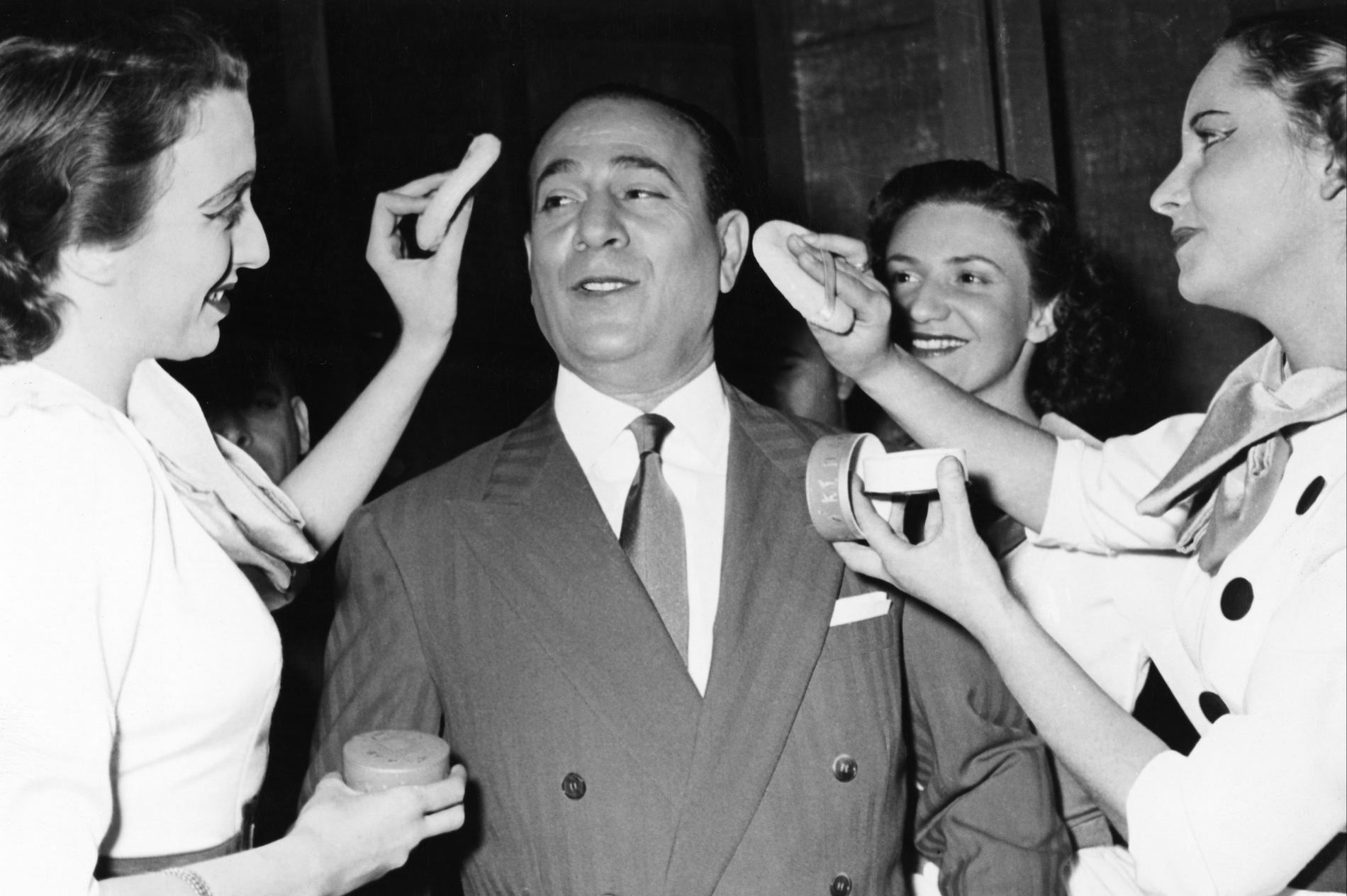 1956TinoRossiMaquillageMediterranee