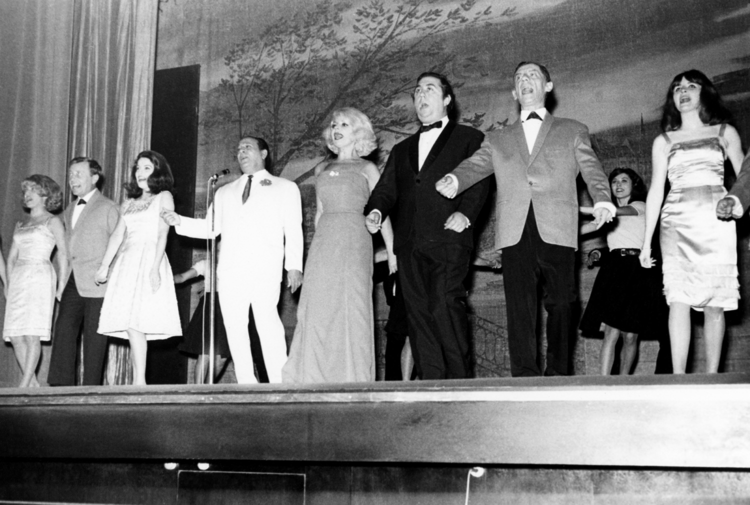 1965.11.18OperetteLeTempsDesGuitaresRochefortTheatreApolloNum01Ex025