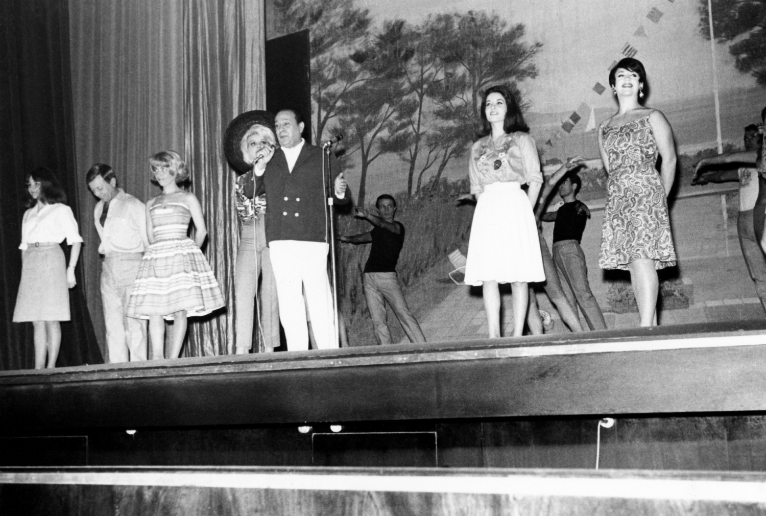 1965.11.18OperetteLeTempsDesGuitaresRochefortTheatreApolloNum03Ex028