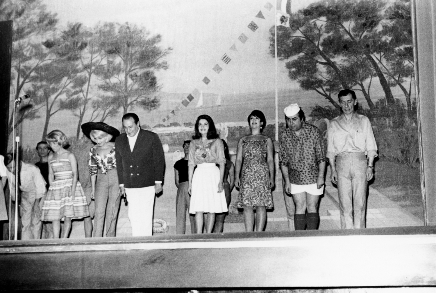 1965.11.18OperetteLeTempsDesGuitaresRochefortTheatreApolloNum04Ex026