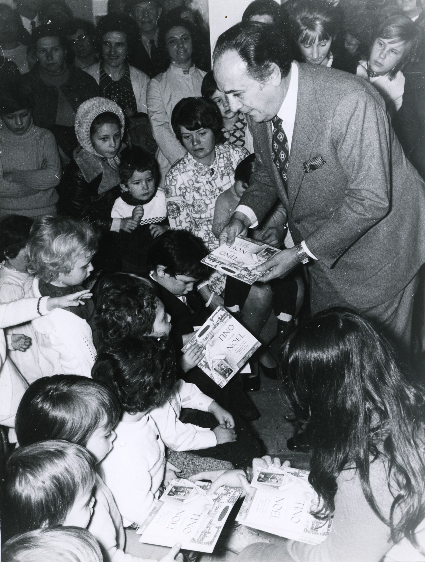 1970CircaTinoRossiGalaCharite