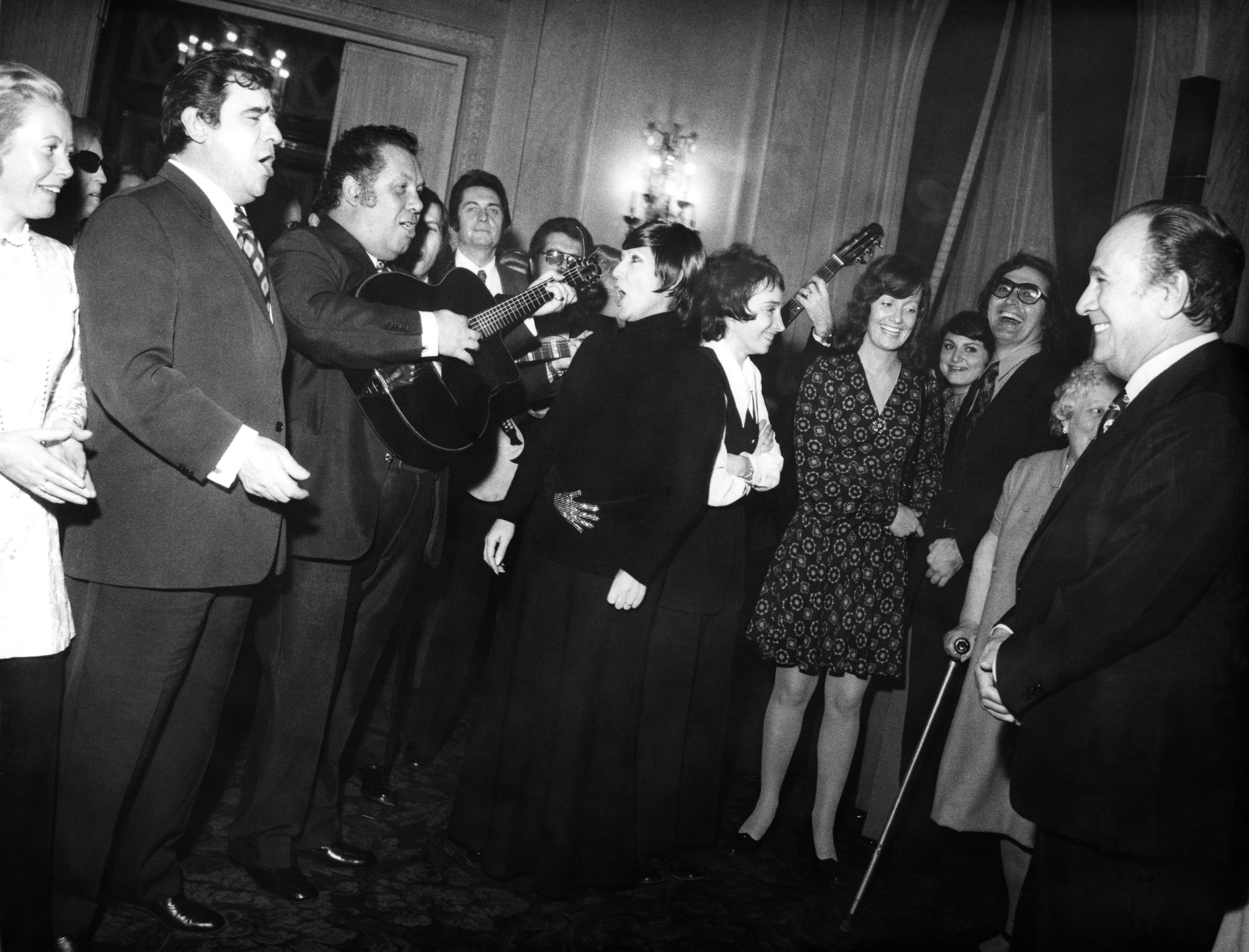 1972.12.06HotelGeorgeVapresTvCadetRousselle001