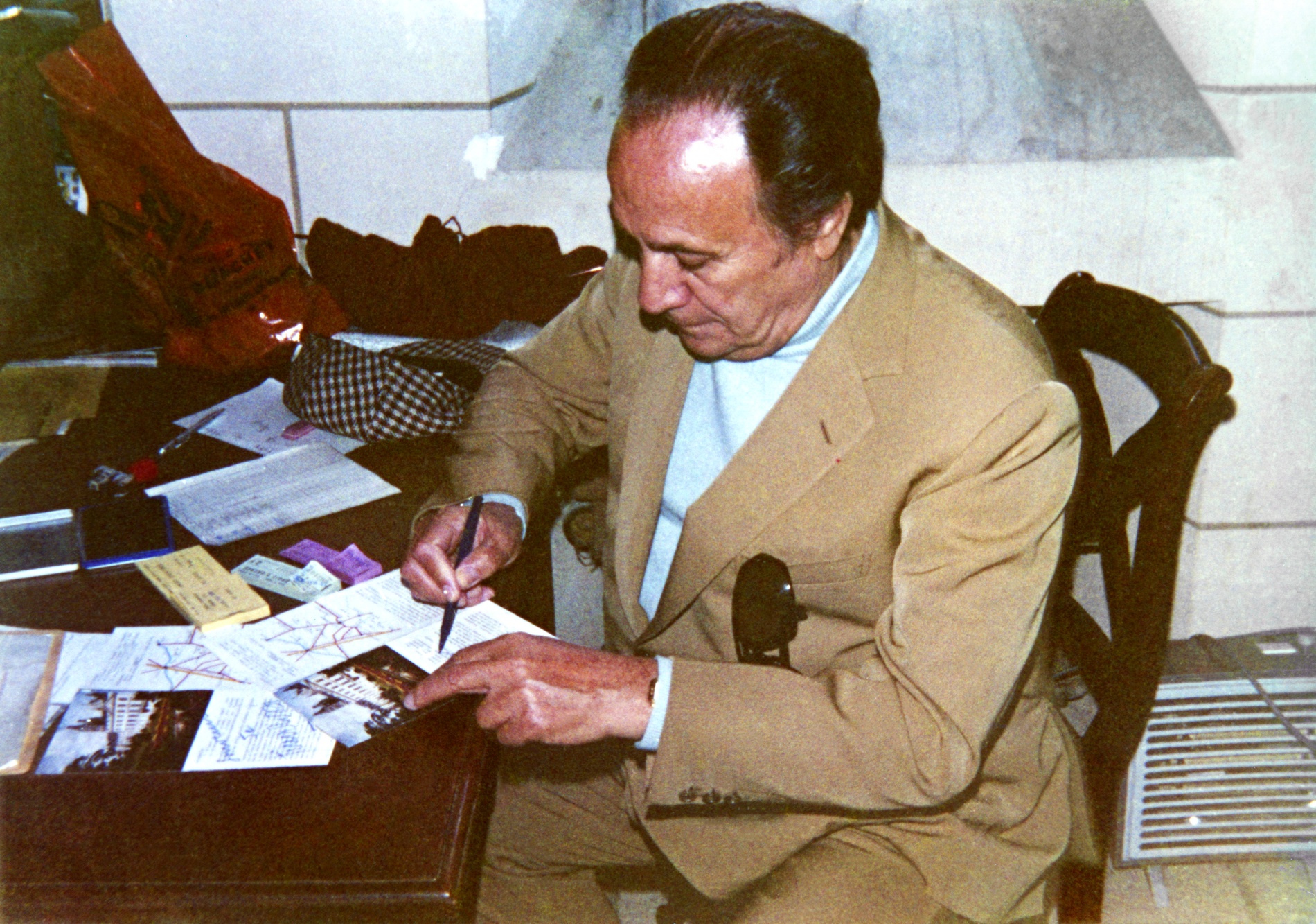 1975.06.01TinoRossiAzayLeFerron005