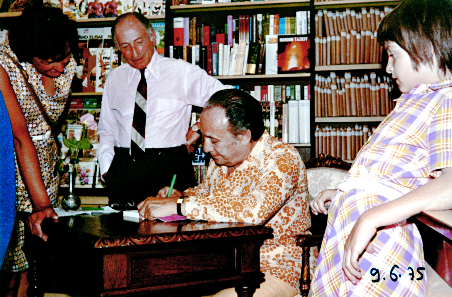 1975.06.09DedicaceLivreTinoRossi003