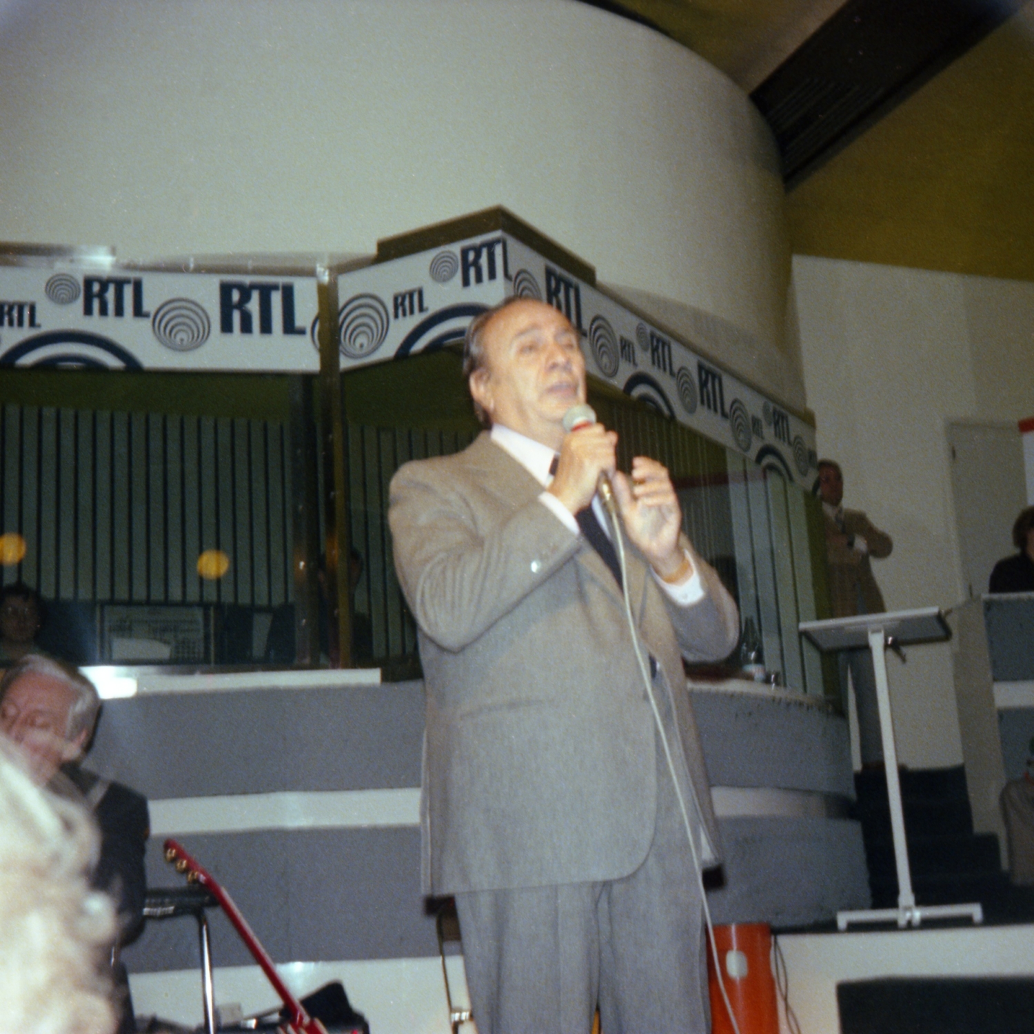 1977.12.23Jour5GrandeParadeRTL-04