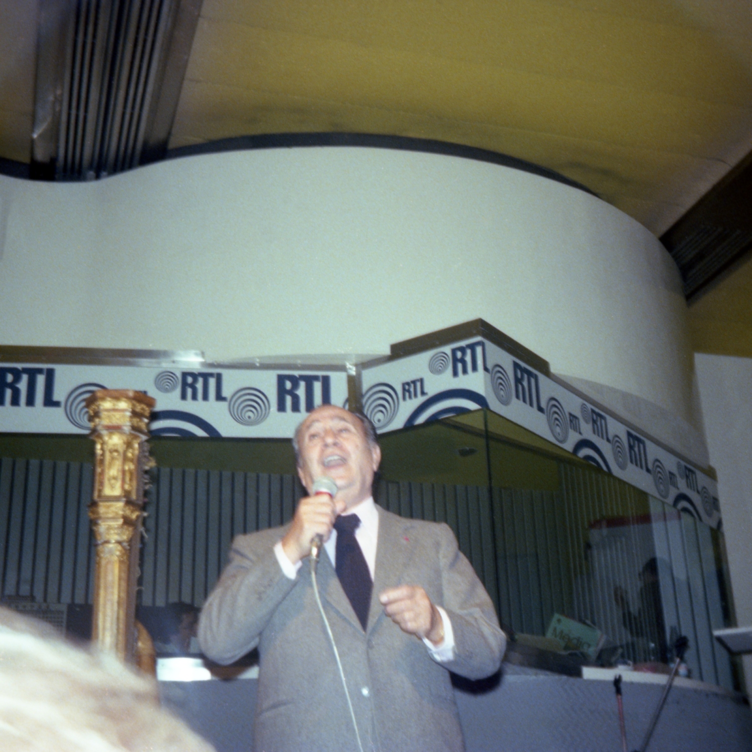 1977.12.23Jour5GrandeParadeRTL-06