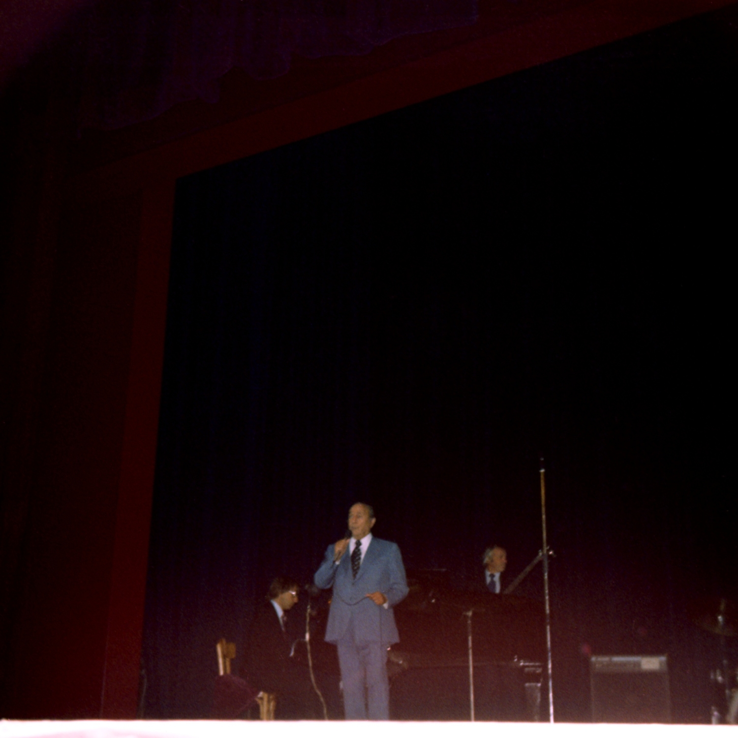 1980.10.05GalaTinoRossiLilleR2N019