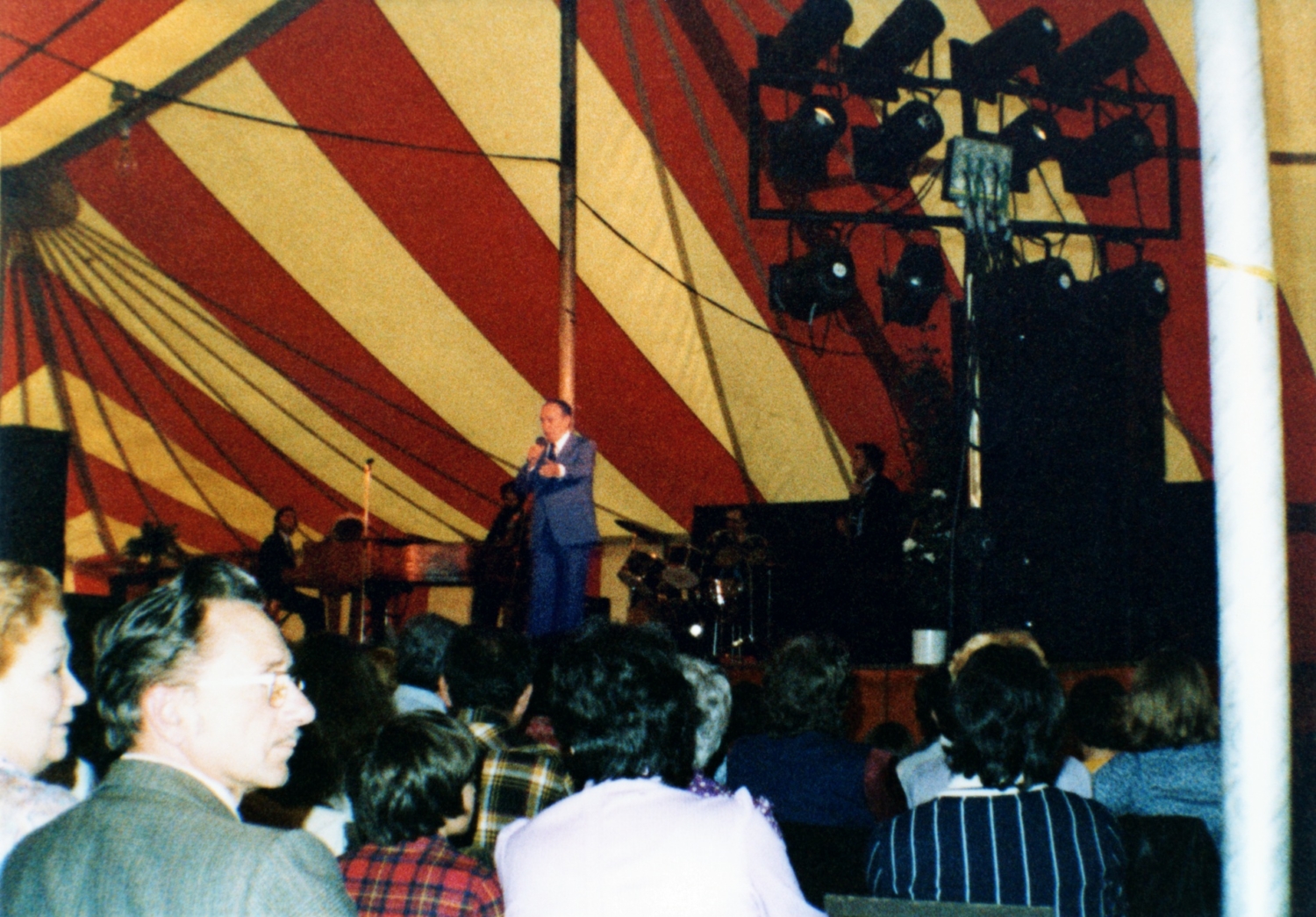 1981.04.05TinoRossiTain08