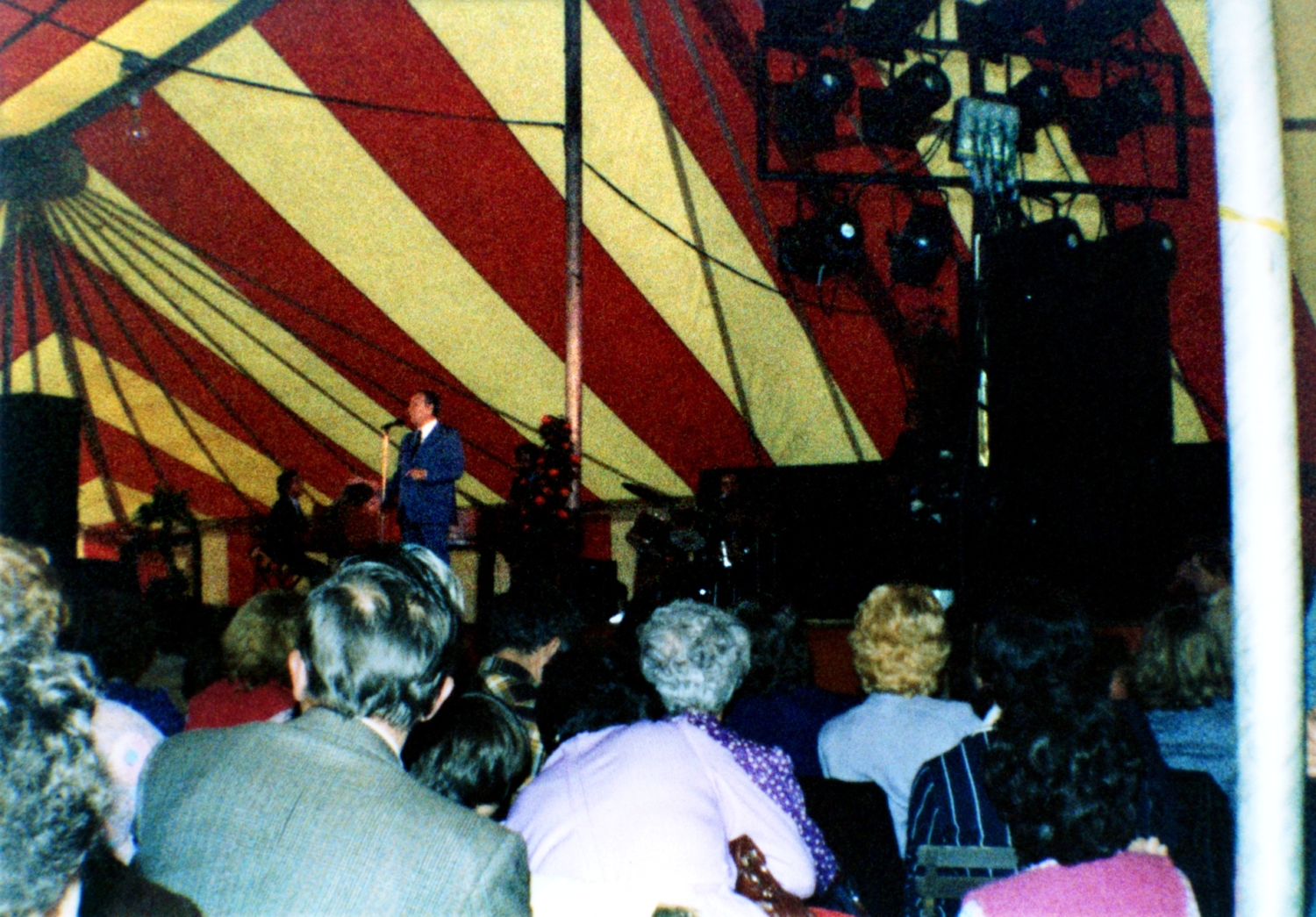1981.04.05TinoRossiTain14