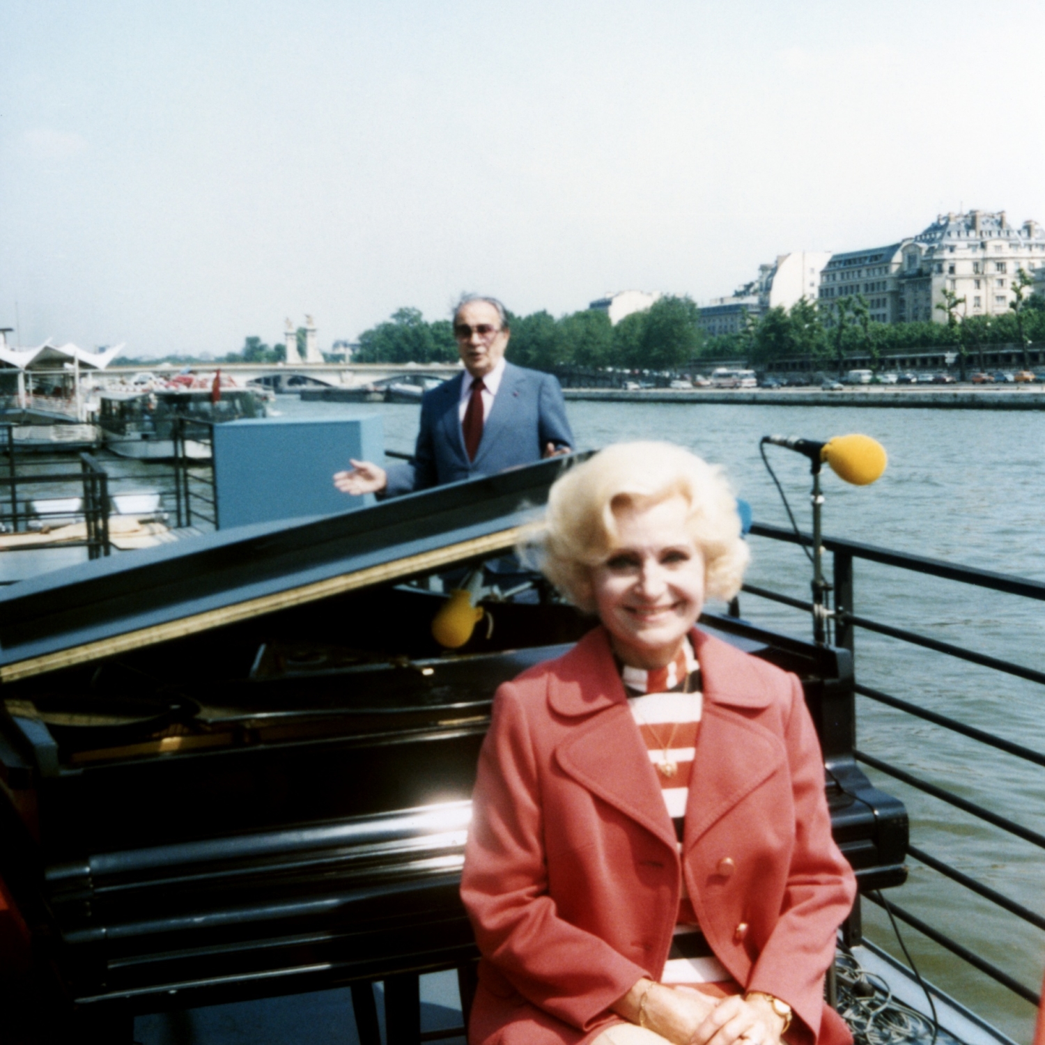 1981.06.23DossierEcranFeteaParisTR003