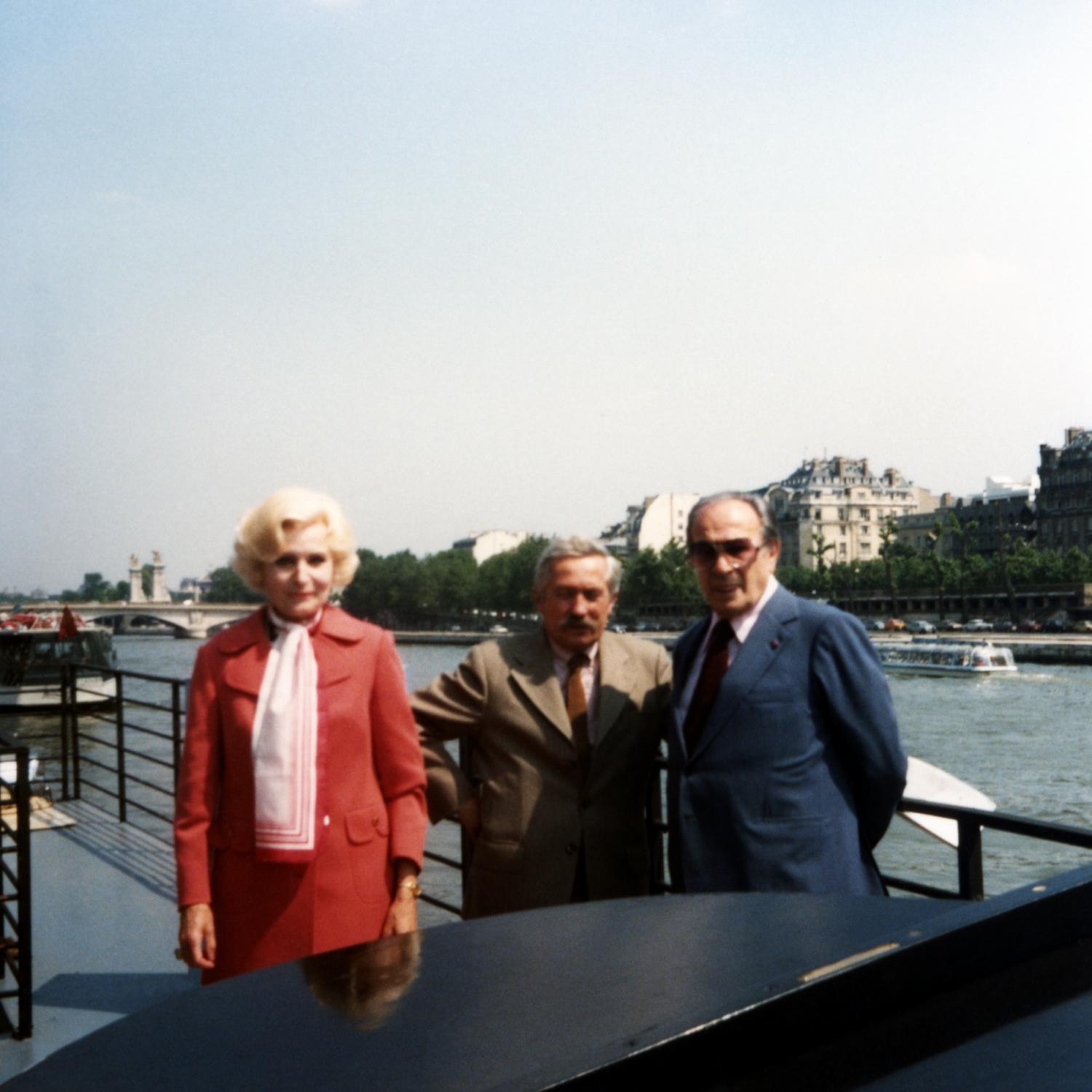 1981.06.23DossierEcranFeteaParisTR004
