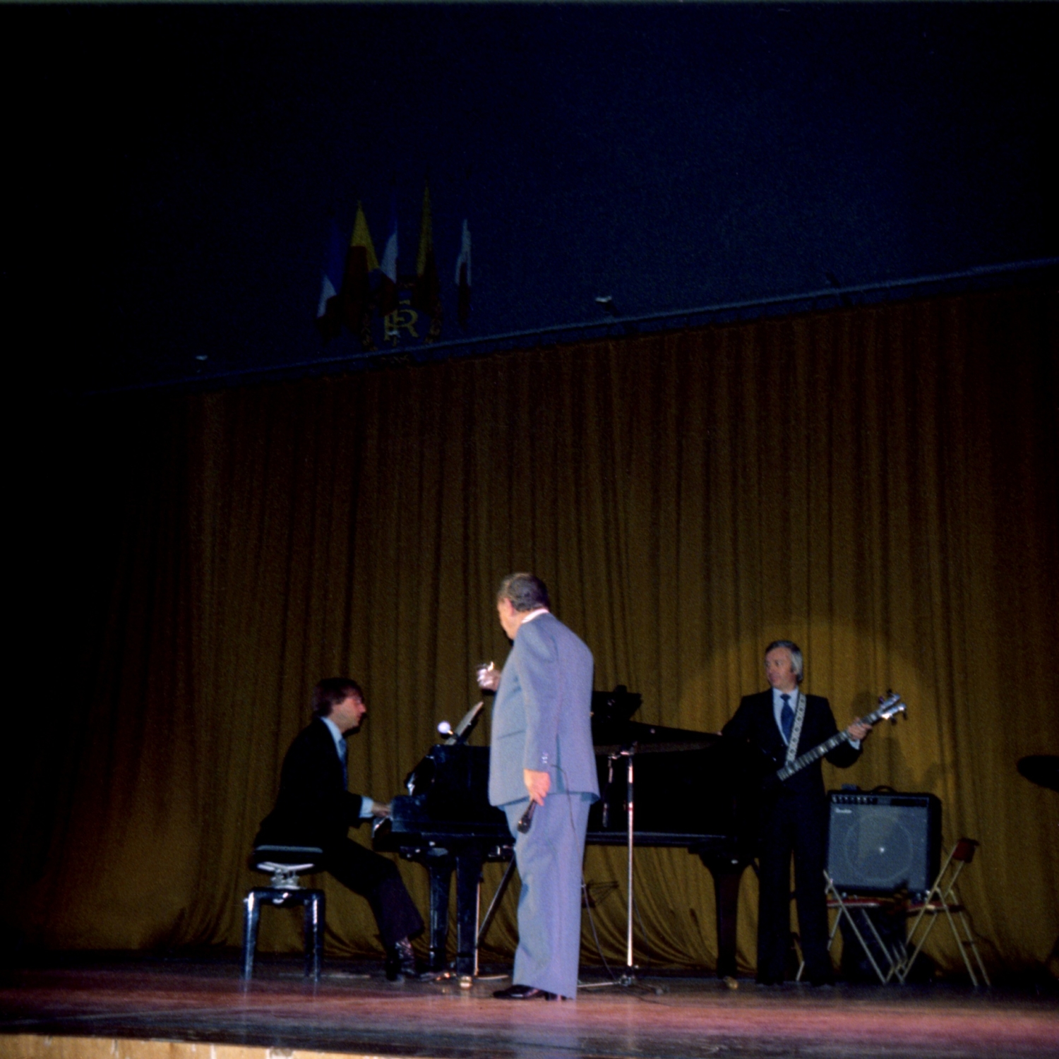 1982.02.03GalaTinoRossiOrleans006