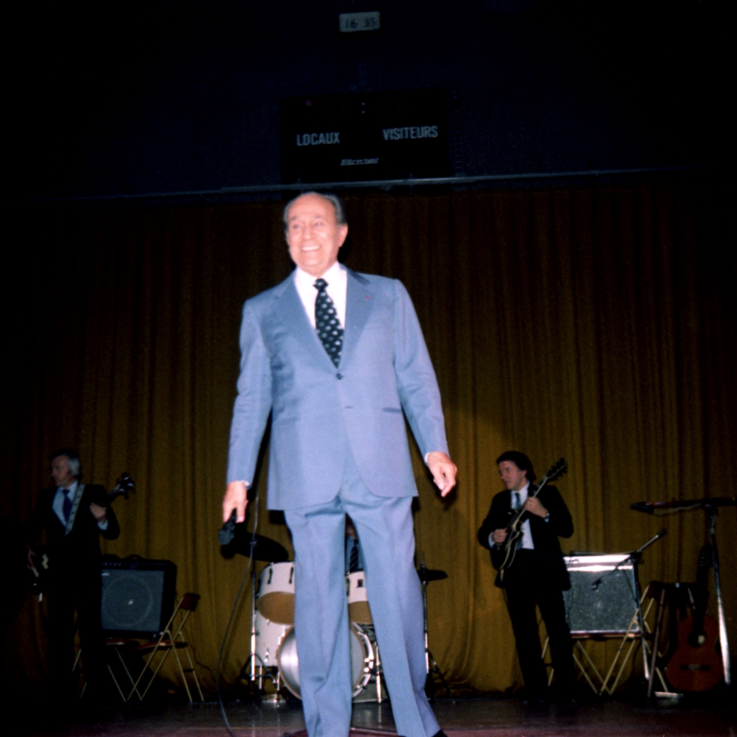 1982.02.03GalaTinoRossiOrleans008