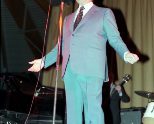 1982.03.28TinoRossiMansPichon005