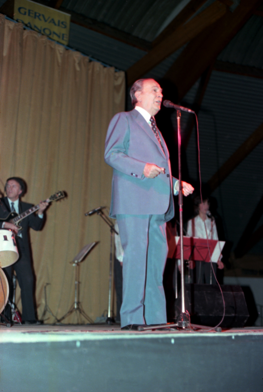 1982.03.28TinoRossiMansPichon007