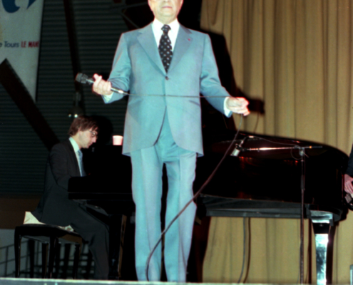 1982.03.28TinoRossiMansPichon008