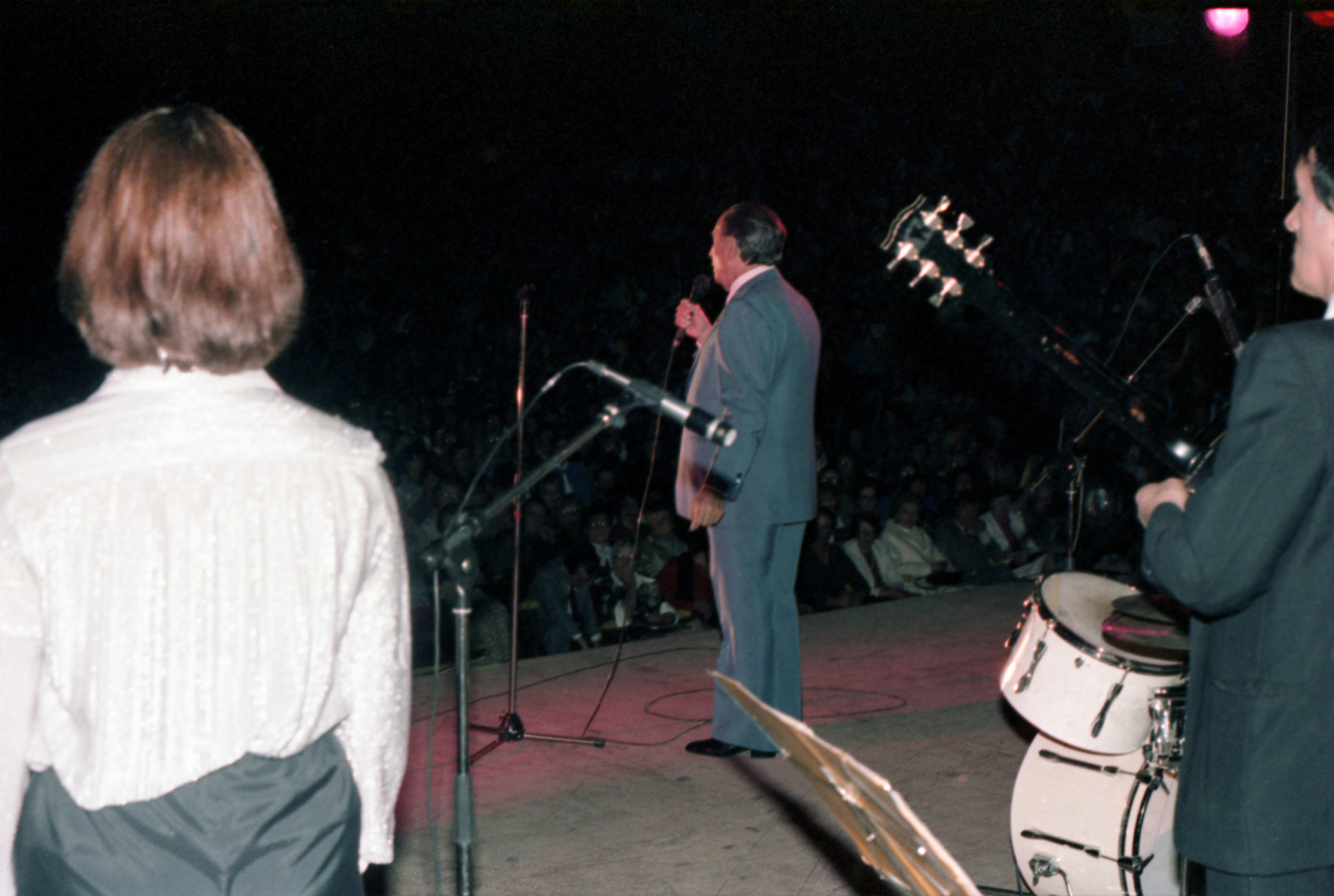 1982.03.28TinoRossiMansPichon010