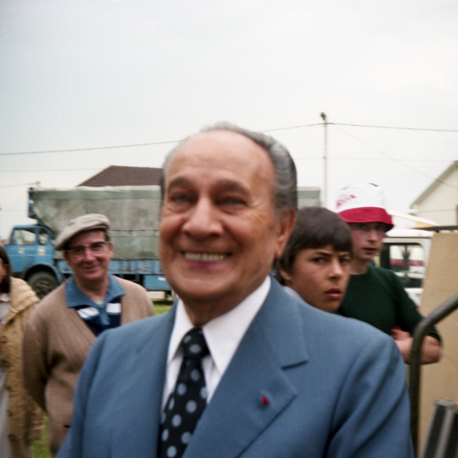 1982.04.16GalaTinoRossiCosnedAllierR1N009