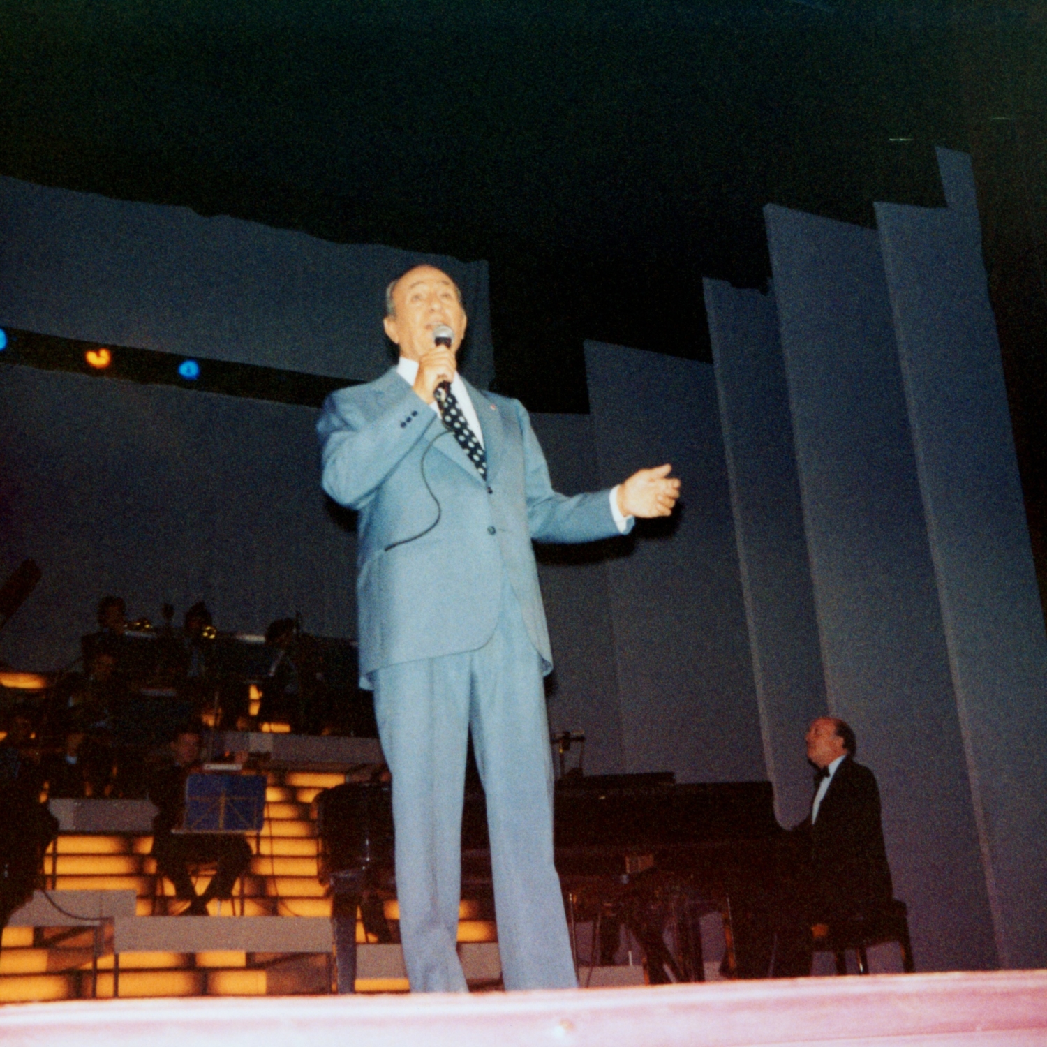 1982.11.04TinoRossiCDP008