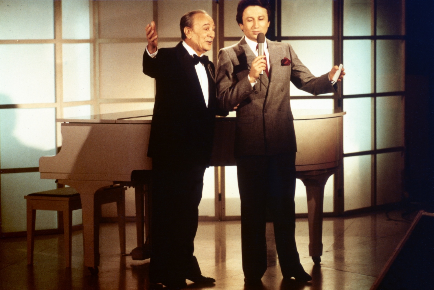 1982.12.04ChampsElyseesNum001