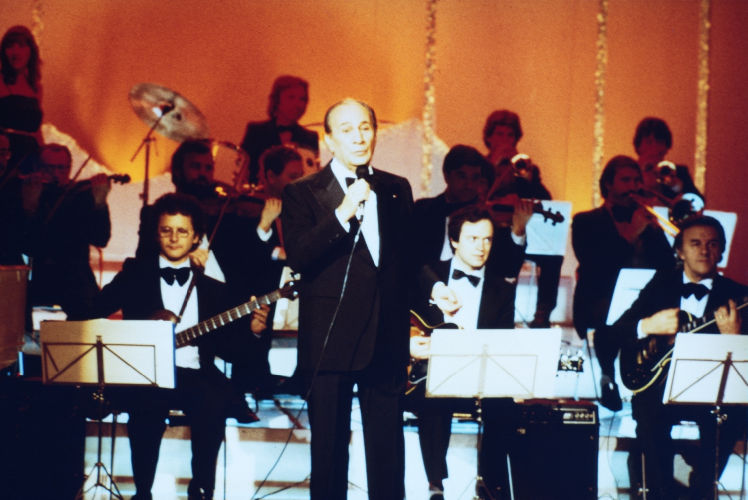 1982.12.04ChampsElyseesNum003