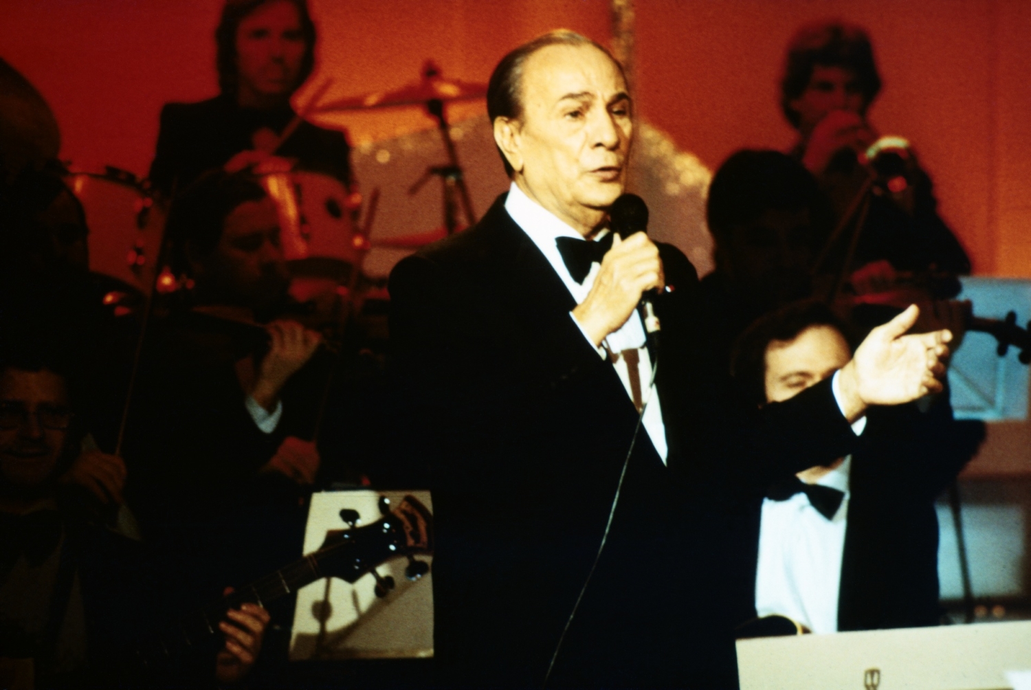 1982.12.04ChampsElyseesNum010