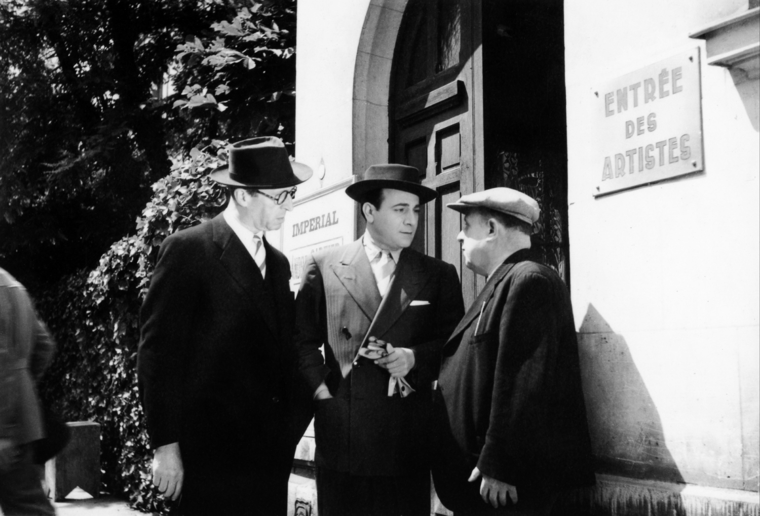 1946.06FilmDestinsArriveeDesArtistesStudioNum001