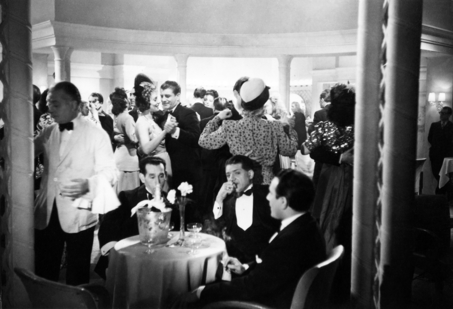 1946.06FilmDestinsDansClubNum012